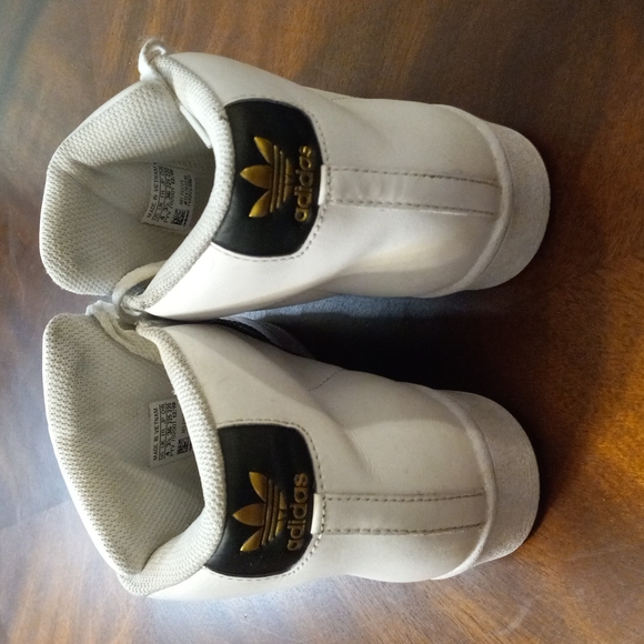 ADIDAS SHOES FOR KIDS. - Picture 4 of 5